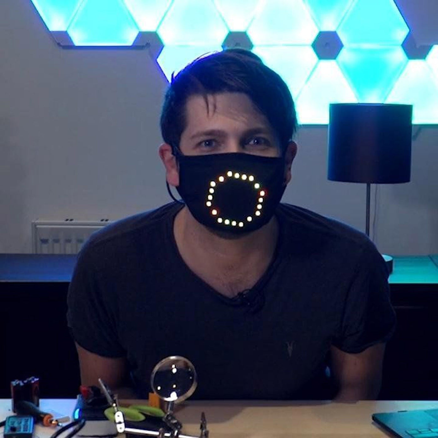 LuminaMask™️ Röstaktiverad LED Partymask